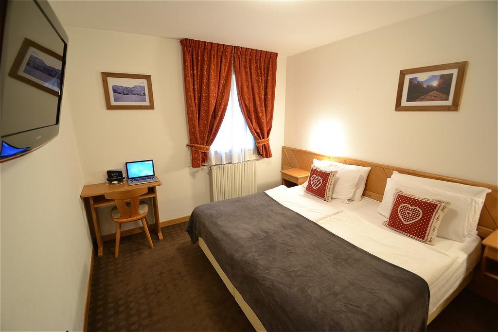 Hotel Piccolo Tibet Livigno Szoba fotó