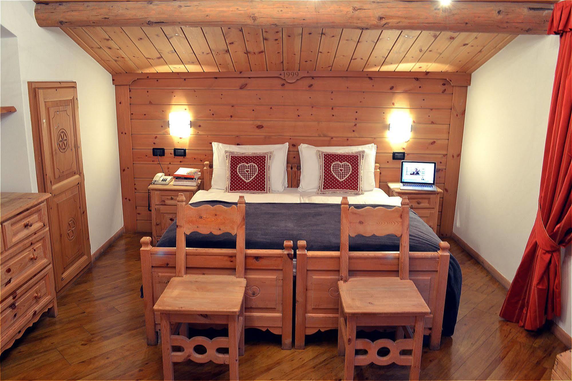Hotel Piccolo Tibet Livigno Kültér fotó