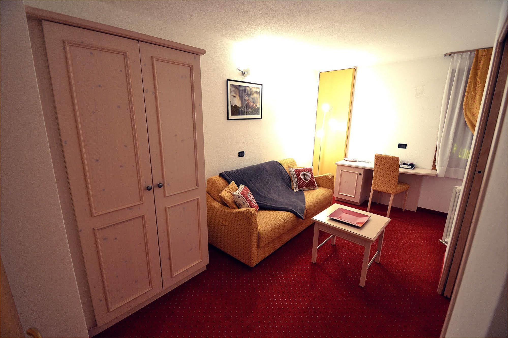 Hotel Piccolo Tibet Livigno Kültér fotó
